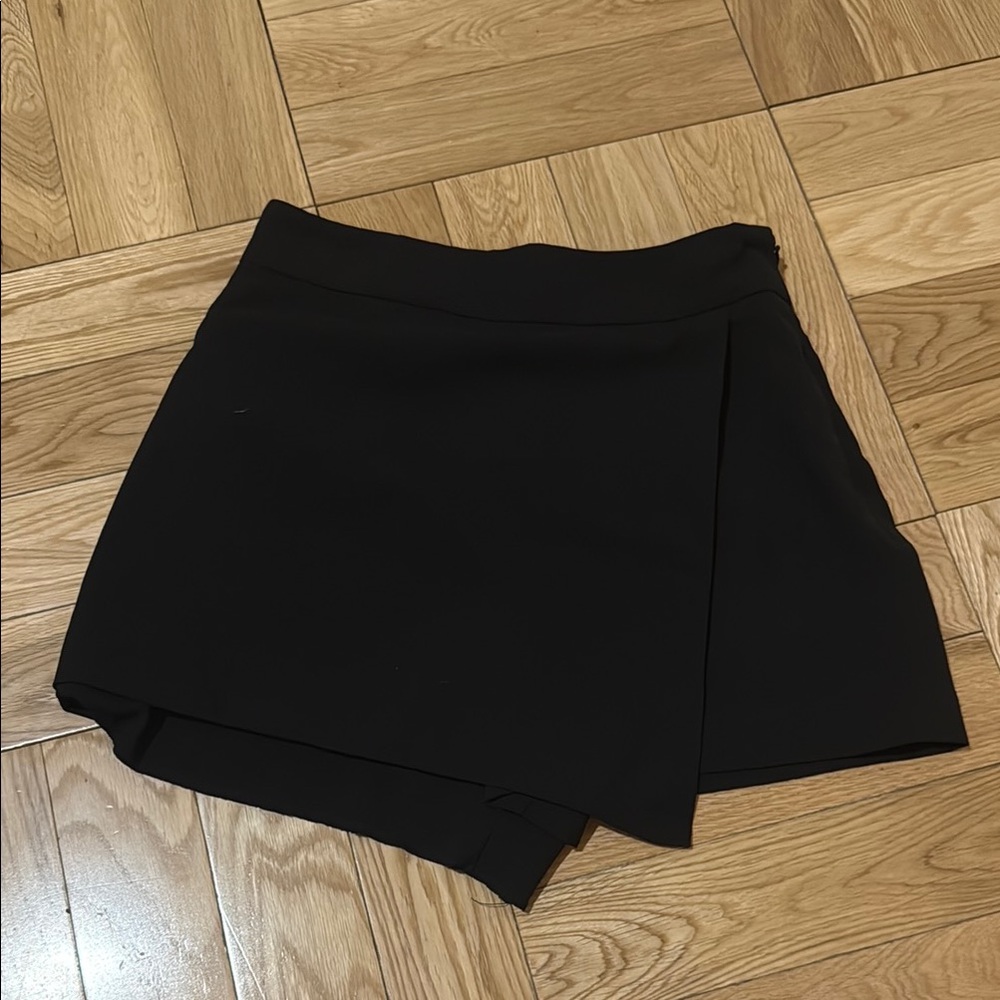 Black Skort